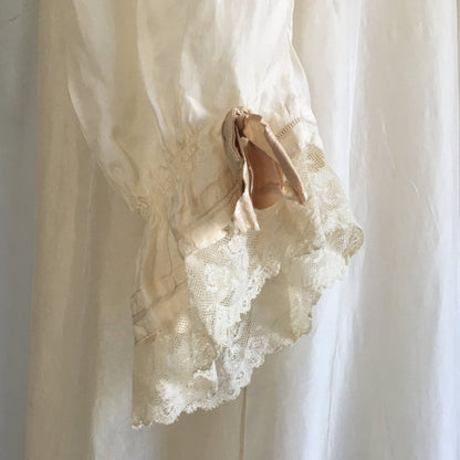 Antique 1900's Victorian Nightgown | White silk with Ruffled Valenciennes Lace & Mother of Pearl Buttons | Size S, MED - Daggers & Dames