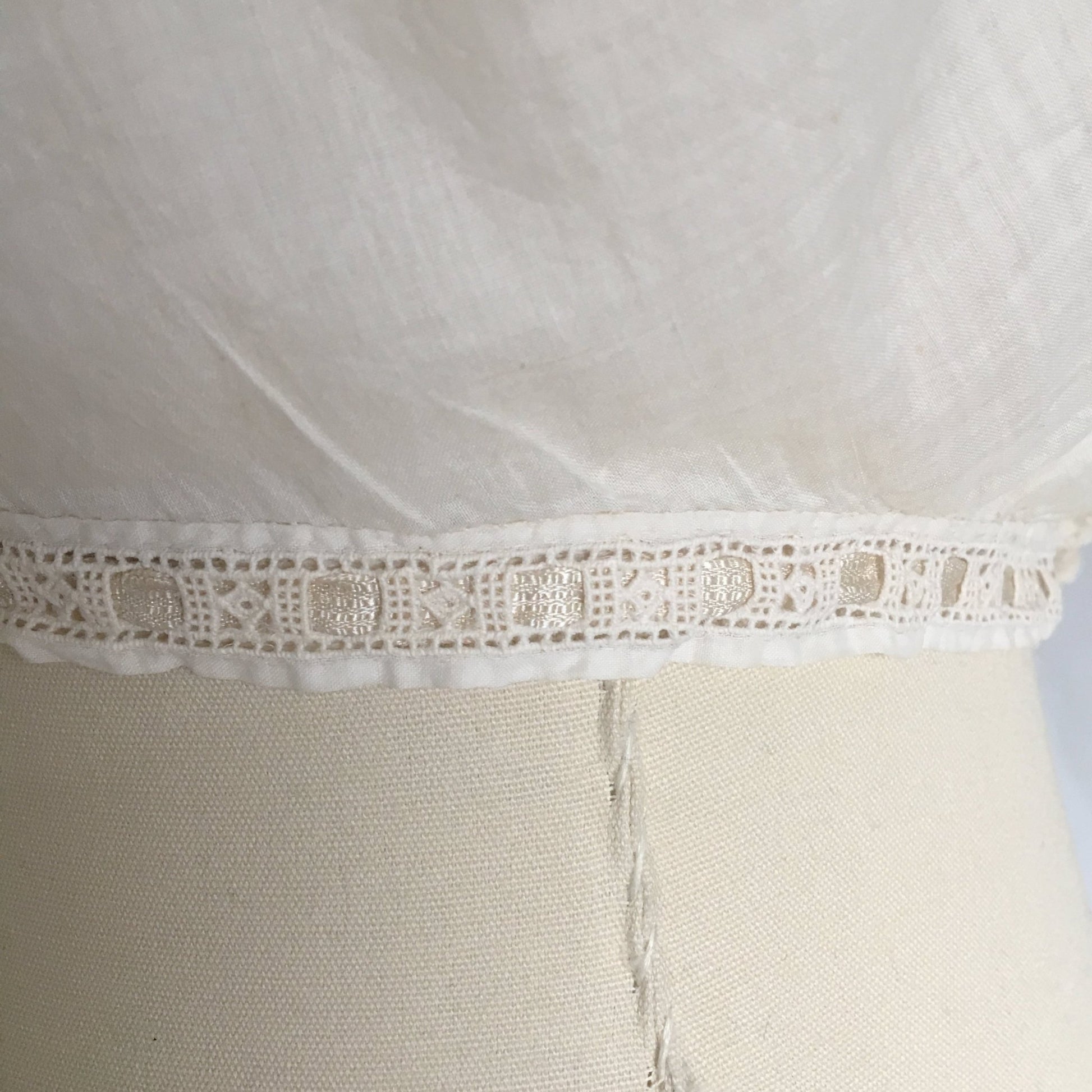 Antique 1910's Edwardian Corset Cover | Sheer White Cotton Lawn with Chantilly Lace | Size XXS, XS - Daggers & Dames
