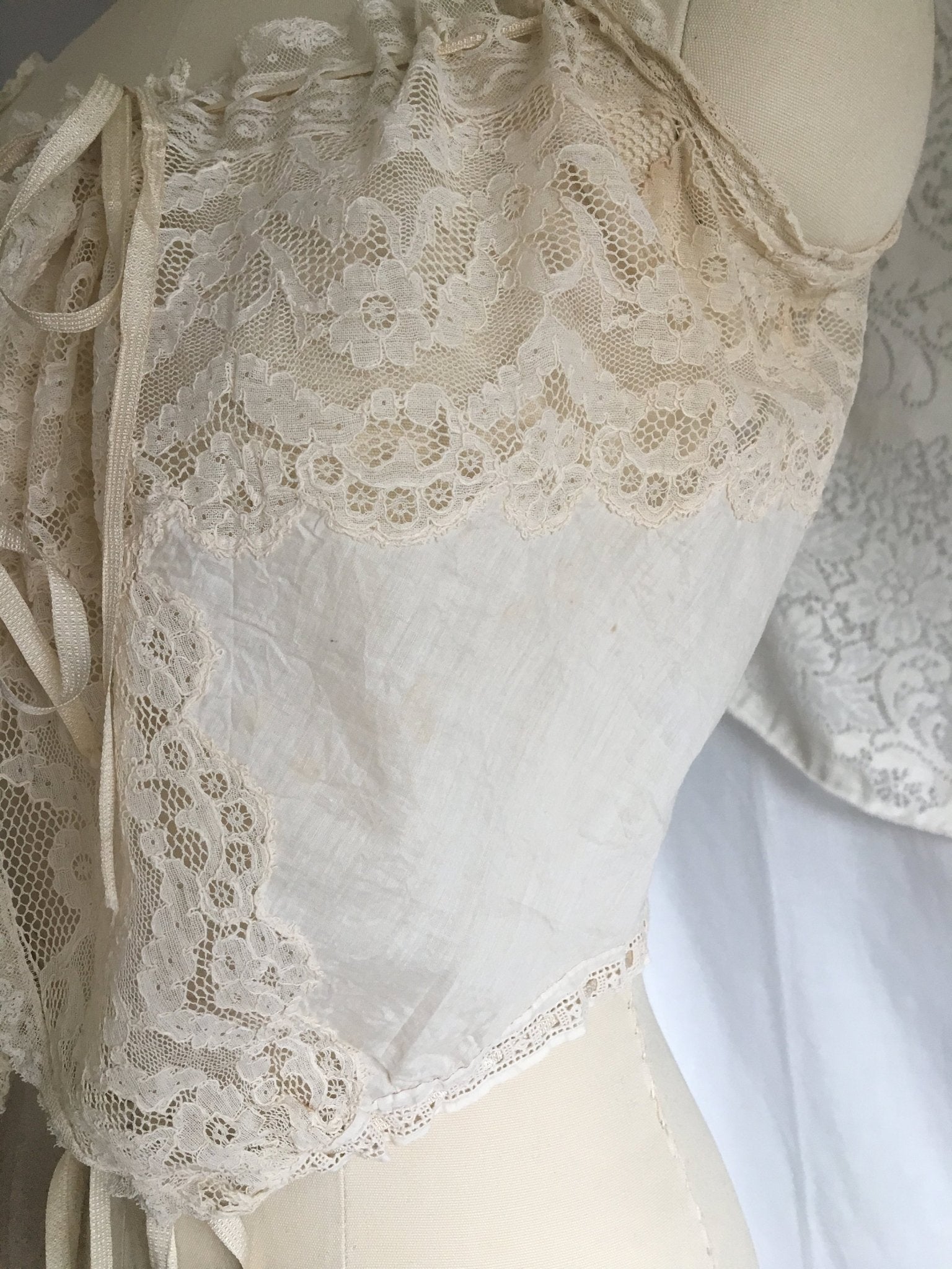 Antique 1910's Edwardian Corset Cover | Sheer White Cotton Lawn with Chantilly Lace | Size XXS, XS - Daggers & Dames