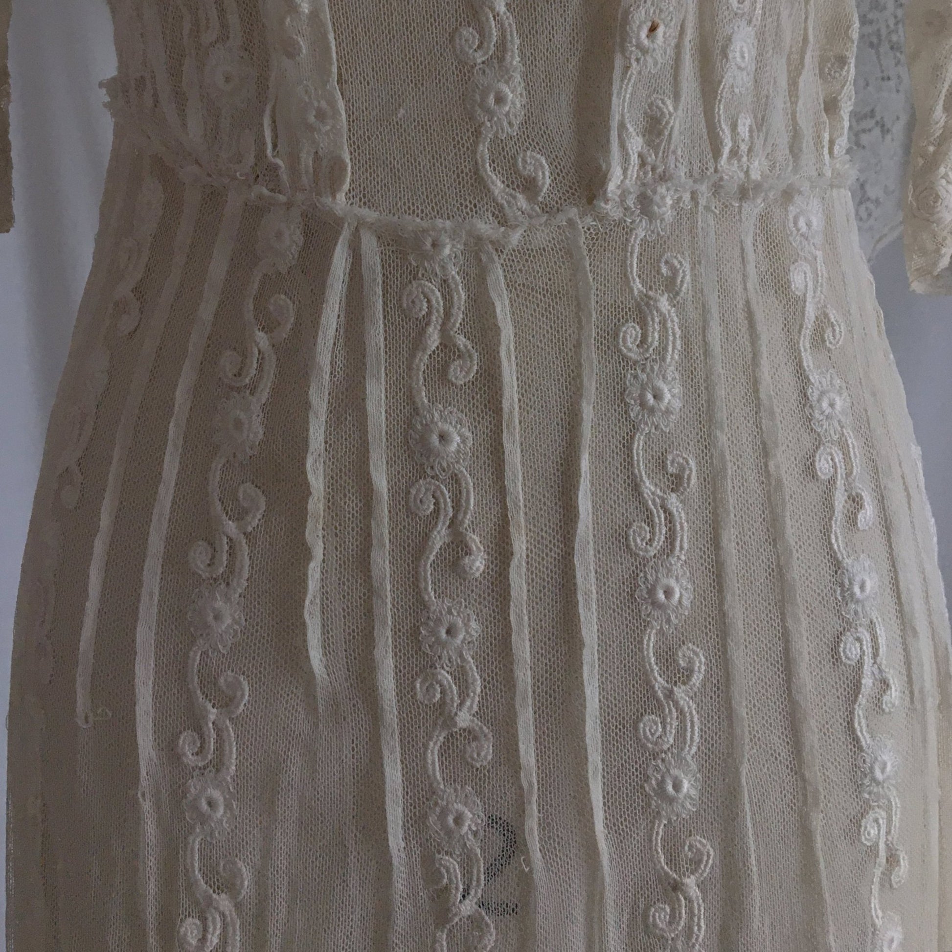 Antique 1910's Edwardian Dress | Ivory Tambour Embroidered Lace Tulle with Mermaid Skirt | Size XS, S - Daggers & Dames
