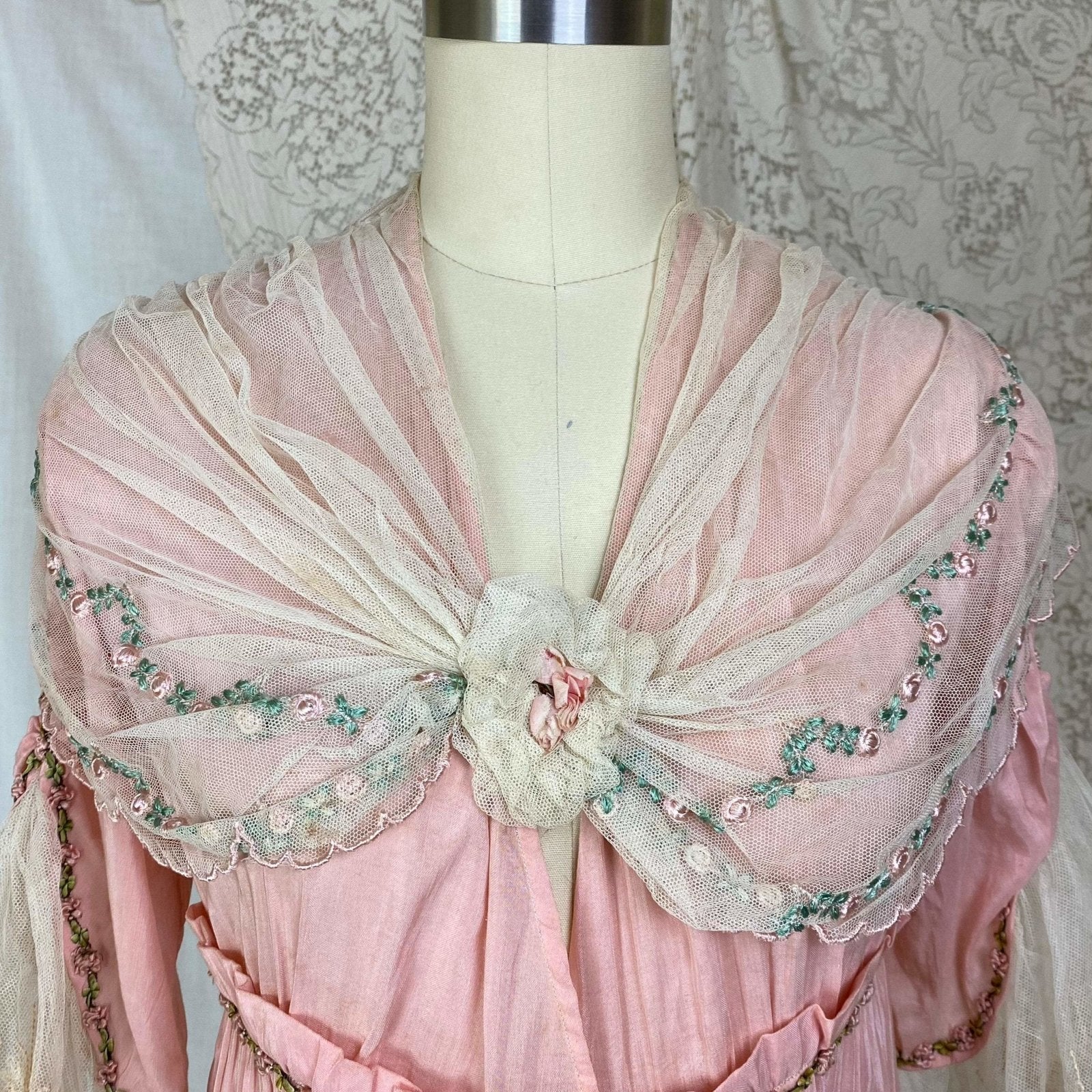 Antique 1910's Edwardian Dressing Gown Robe | Tea Rose Pink Cotton with Embroidered Ruffled Tulle | Size XS - Daggers & Dames