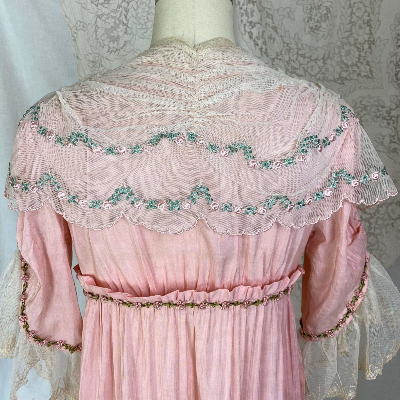 Antique 1910's Edwardian Dressing Gown Robe | Tea Rose Pink Cotton with Embroidered Ruffled Tulle | Size XS - Daggers & Dames