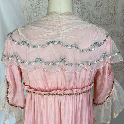Antique 1910's Edwardian Dressing Gown Robe | Tea Rose Pink Cotton with Embroidered Ruffled Tulle | Size XS - Daggers & Dames