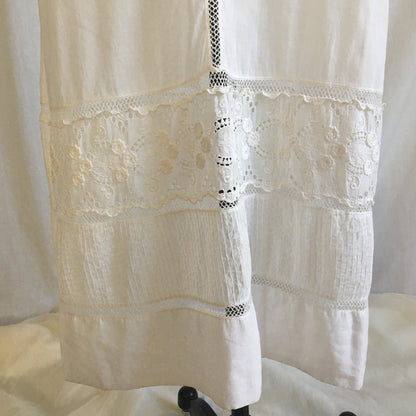 Antique 1910's Edwardian Peplum Dress | White Cotton Lawn with Crocheted Lace & Embroidery | Size XXS - Daggers & Dames