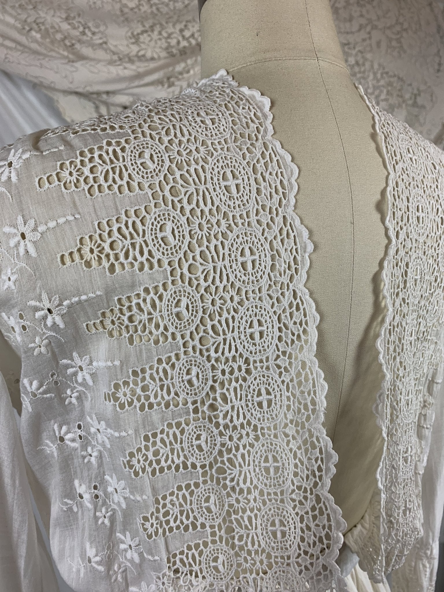 Antique 1910's Edwardian Rare Open Back Dress | Soft White Cotton Lawn with Eyelet & Venetian Lace | Size XS - Daggers & Dames