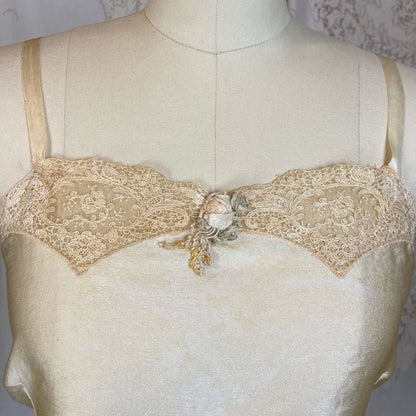 Antique 1920's Bralette & Tap Pants Set | Creamy Champagne Silk with floral Alençon Lace | Size M - Daggers & Dames