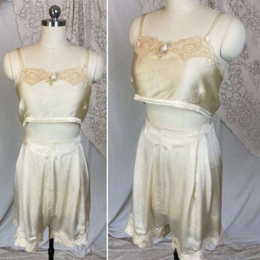 Antique 1920's Bralette & Tap Pants Set | Creamy Champagne Silk with floral Alençon Lace | Size M - Daggers & Dames