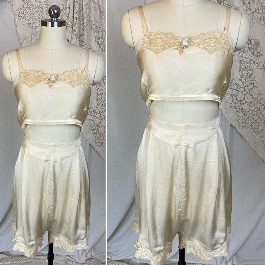 Antique 1920's Bralette & Tap Pants Set | Creamy Champagne Silk with floral Alençon Lace | Size M - Daggers & Dames