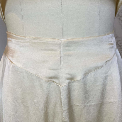 Antique 1920's Bralette & Tap Pants Set | Creamy Champagne Silk with floral Alençon Lace | Size M - Daggers & Dames