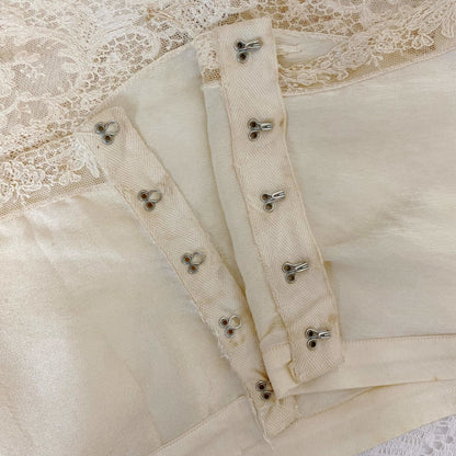 Antique 1920's Bralette & Tap Pants Set | Creamy Champagne Silk with floral Alençon Lace | Size M - Daggers & Dames