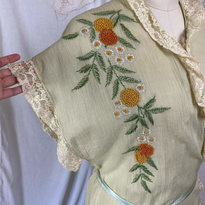 Antique 1920's Robe | Light Sage Green Cotton with Ivory Lace & Floral Embroidery | Size S, M, L - Daggers & Dames