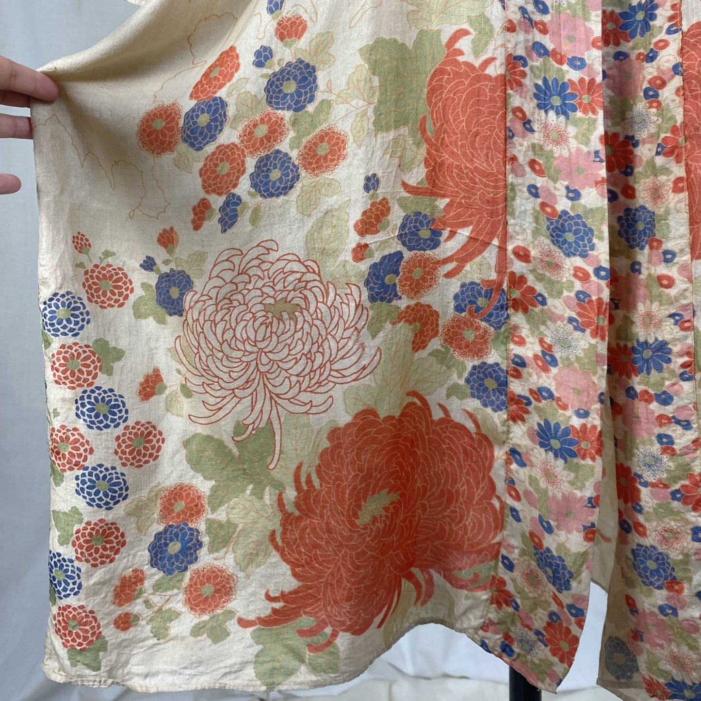 Antique 1920's Robe | Raw Pongee Silk with Bold Floral Print | Made in Japan | Size Free - Daggers & Dames