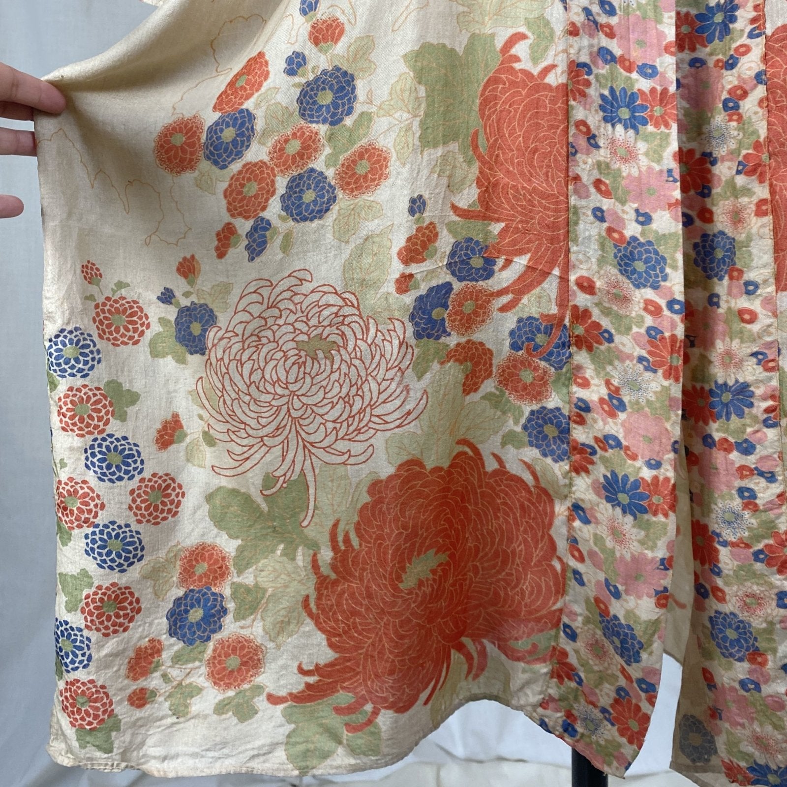 Antique 1920's Robe | Raw Pongee Silk with Bold Floral Print | Made in Japan | Size Free - Daggers & Dames
