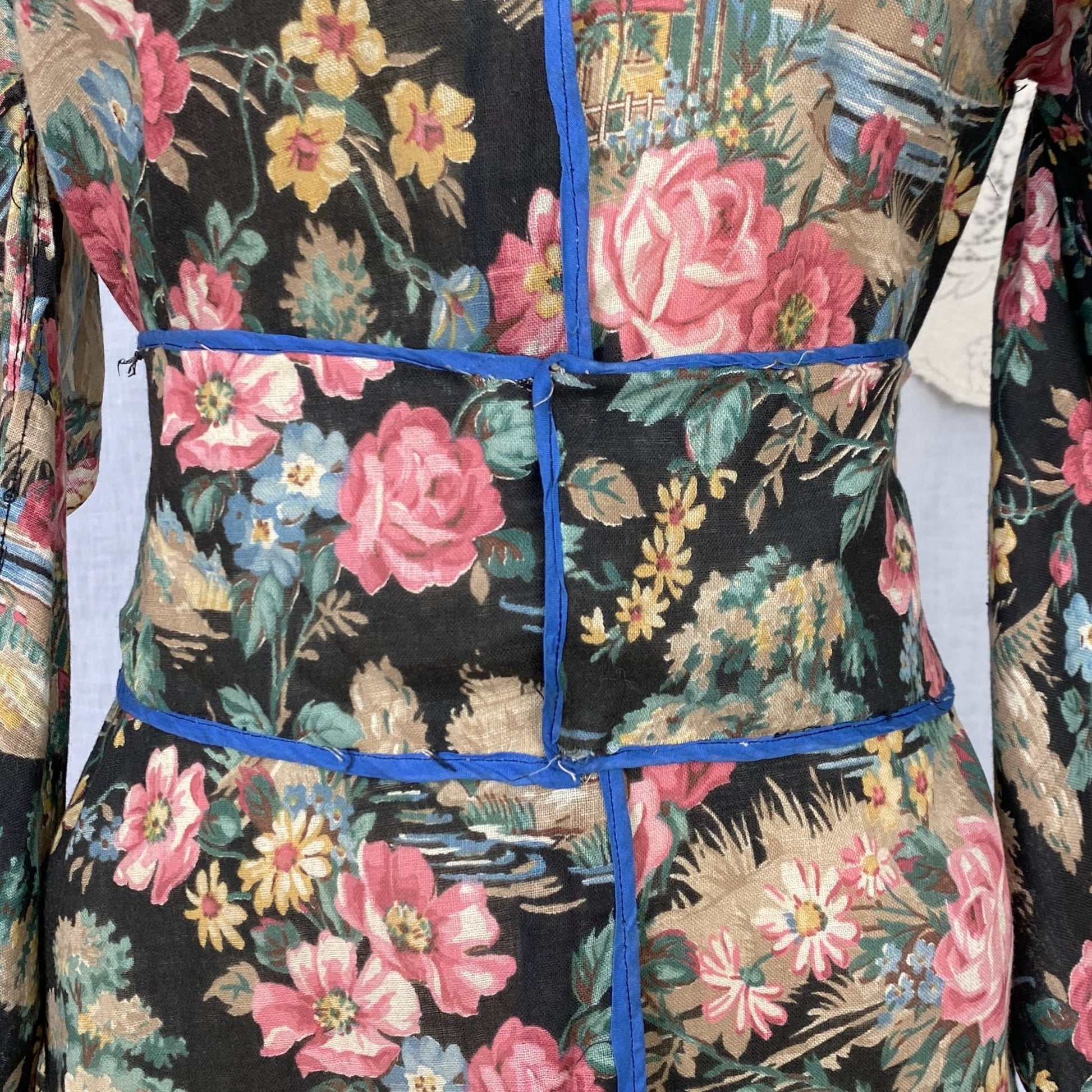 Antique Victorian 1900's Kimono Style Robe | Black with Bright Floral Scenic Print Cotton | Size XS - Daggers & Dames