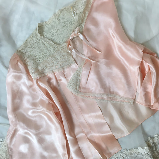 VIntage 1940&#39;s Bed Jacket | Rosy Pink Rayon Satin with Lace &  Pleated Bodice | Size SM, MED, LG