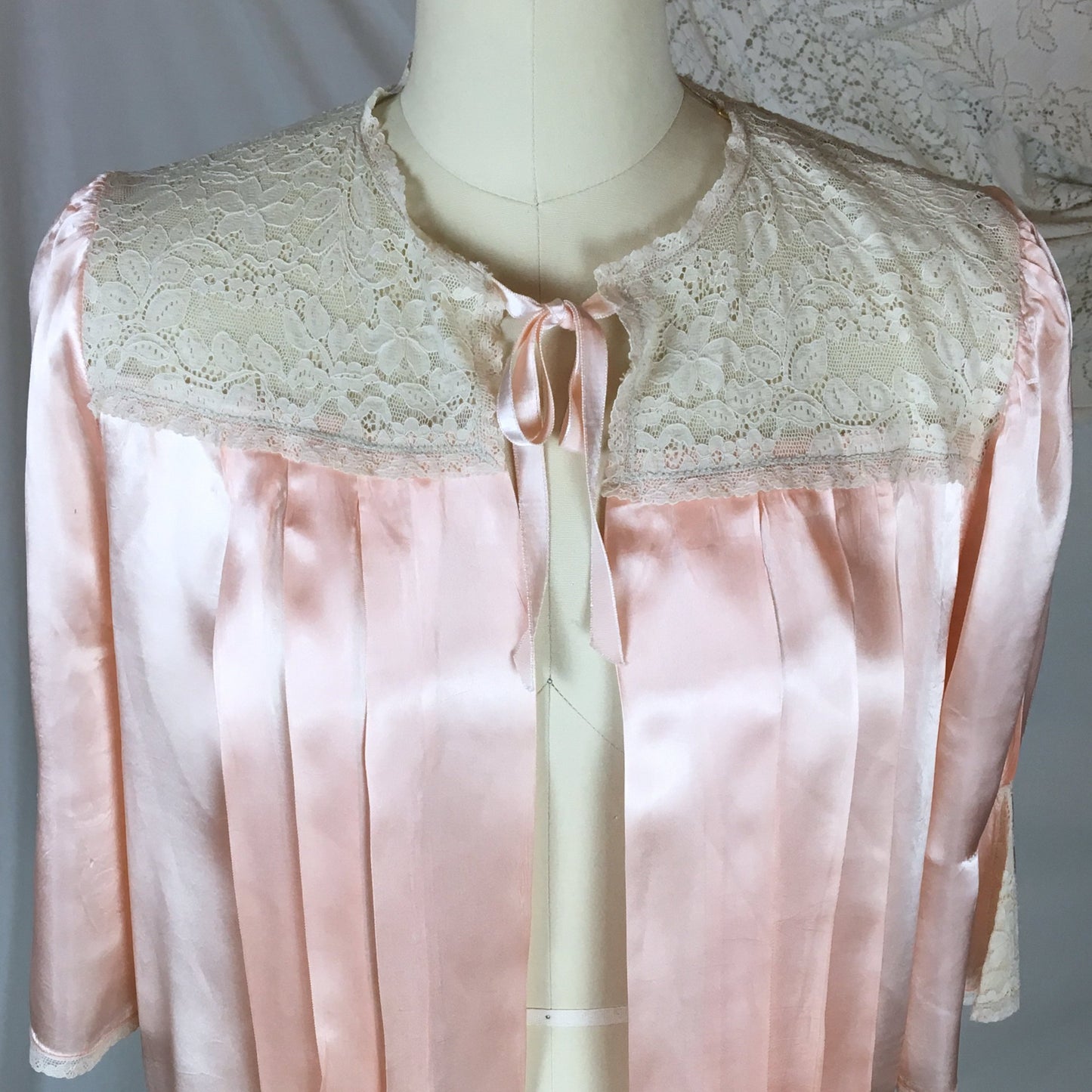 VIntage 1940&#39;s Bed Jacket | Rosy Pink Rayon Satin with Lace &  Pleated Bodice | Size SM, MED, LG