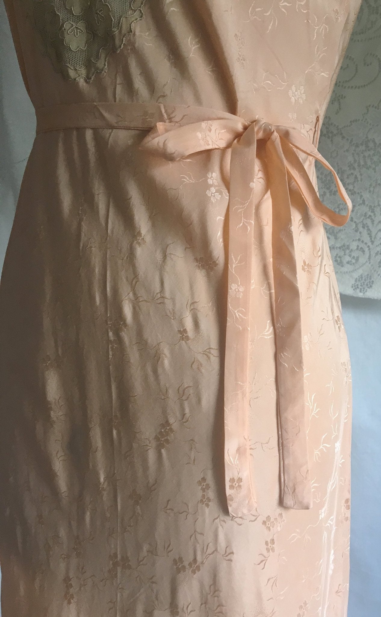 Vintage 1920's Nightgown | Rich Peach Rayon with Satin Damask & Alençon Lace Appliques | Size XS, S - Daggers & Dames