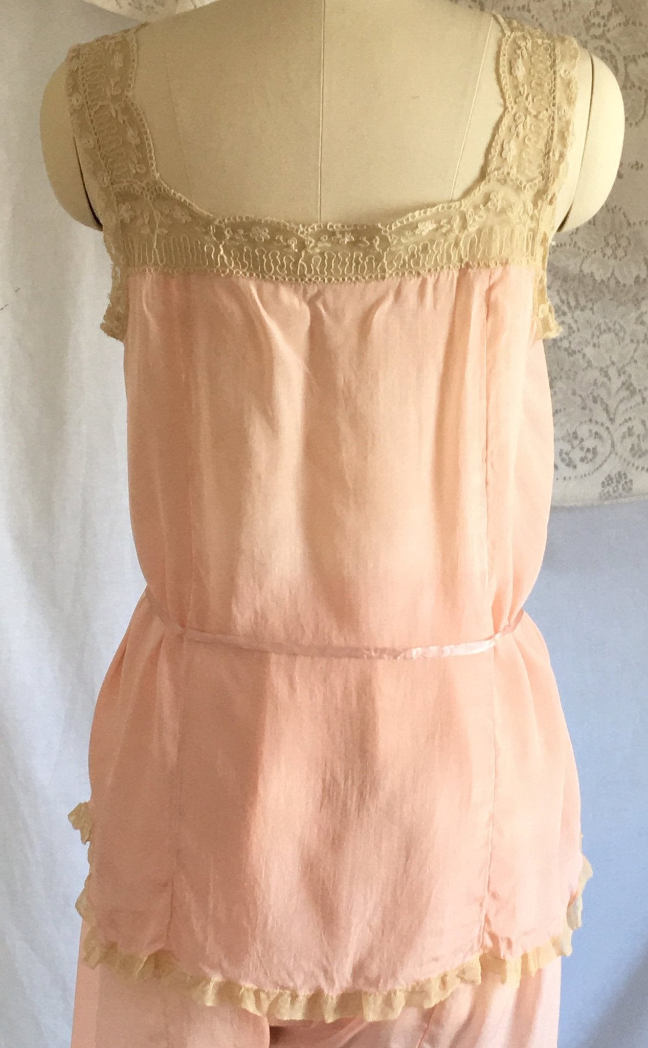 Vintage 1920's Pajama Set | Light Pink Silk & Alençon Lace with Satin Ribbon Tie | Rare Pajamas | Size S - Daggers & Dames