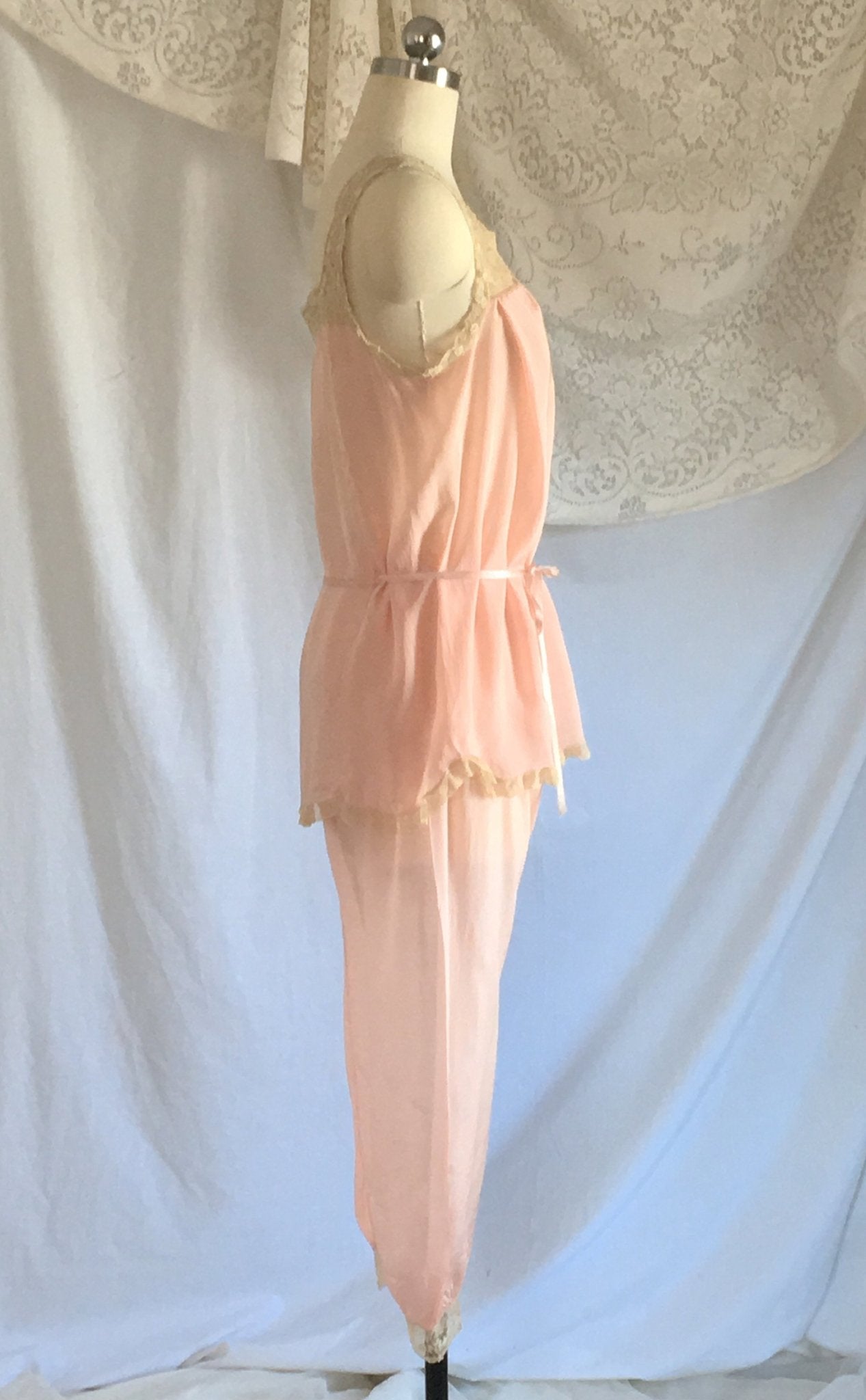 Vintage 1920's Pajama Set | Light Pink Silk & Alençon Lace with Satin Ribbon Tie | Rare Pajamas | Size S - Daggers & Dames