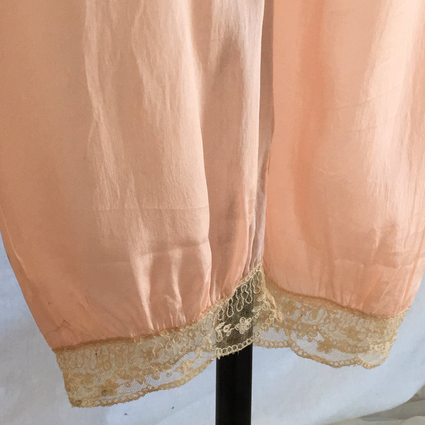 Vintage 1920's Pajama Set | Light Pink Silk & Alençon Lace with Satin Ribbon Tie | Rare Pajamas | Size S - Daggers & Dames