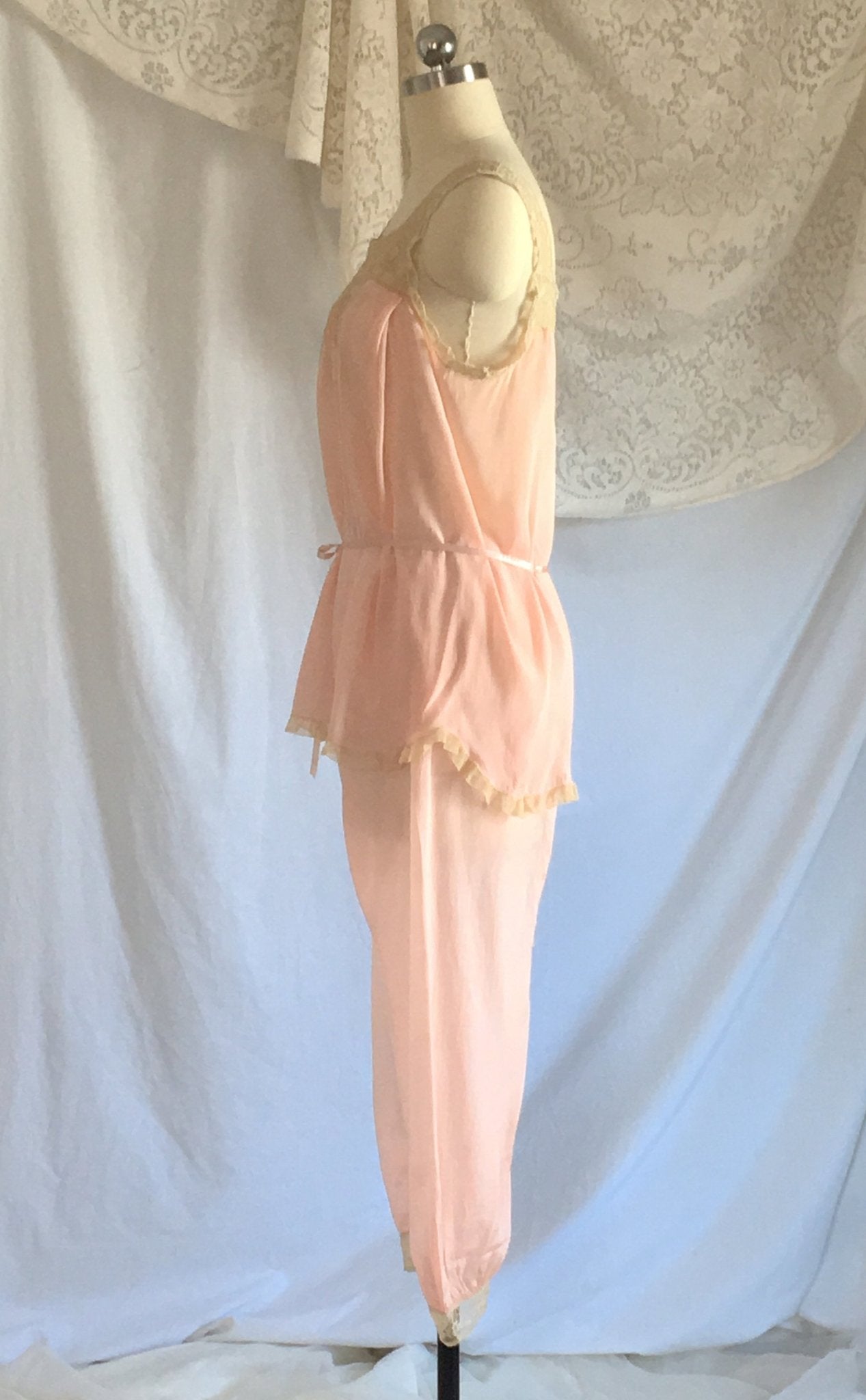 Vintage 1920's Pajama Set | Light Pink Silk & Alençon Lace with Satin Ribbon Tie | Rare Pajamas | Size S - Daggers & Dames
