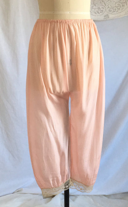 Vintage 1920's Pajama Set | Light Pink Silk & Alençon Lace with Satin Ribbon Tie | Rare Pajamas | Size S - Daggers & Dames