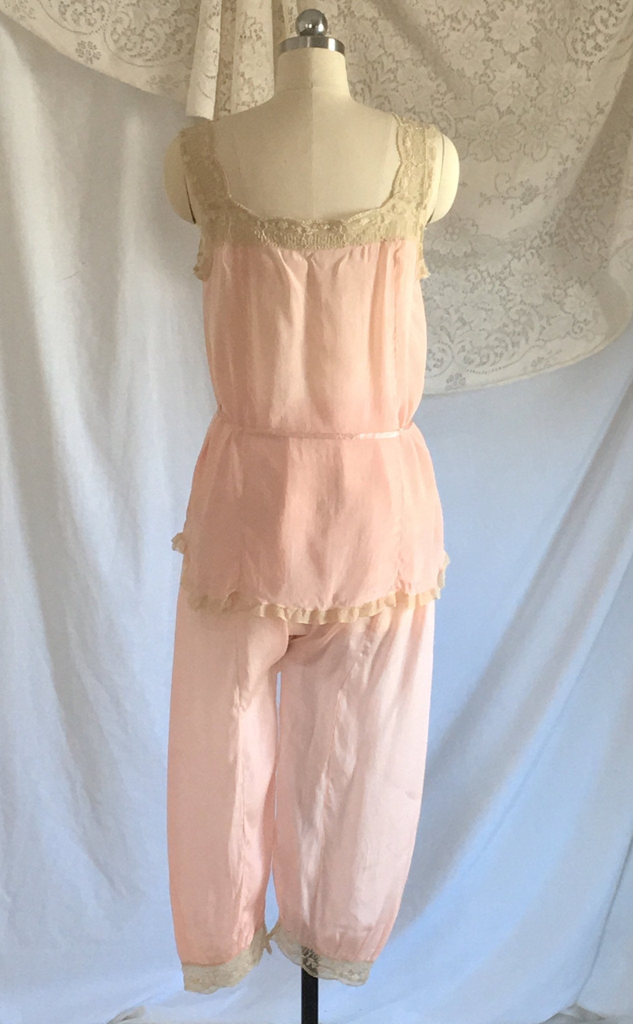 Vintage 1920's Pajama Set | Light Pink Silk & Alençon Lace with Satin Ribbon Tie | Rare Pajamas | Size S - Daggers & Dames