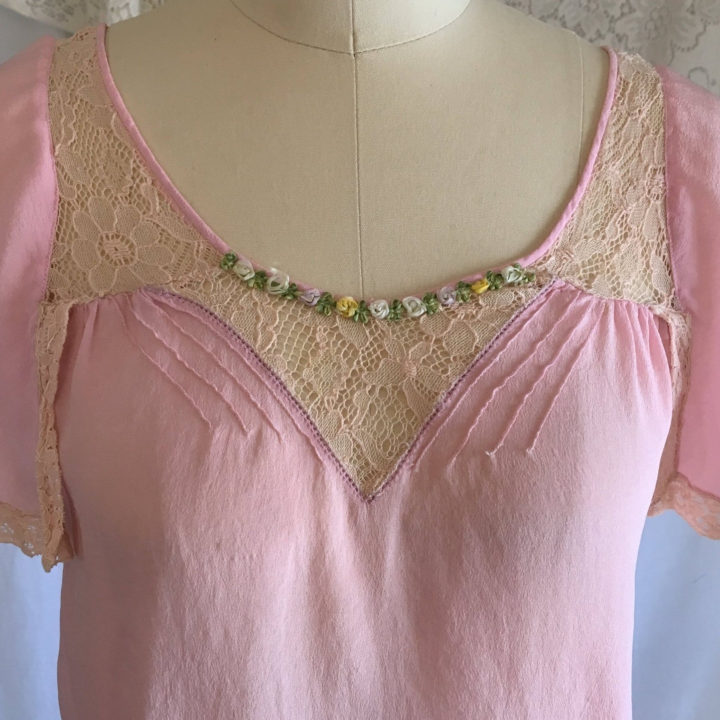 Vintage 1920's Pajama Set | Sheer Lilac Purple Silk with Chantilly Lace & Silk Rosettes | Size S, M - Daggers & Dames