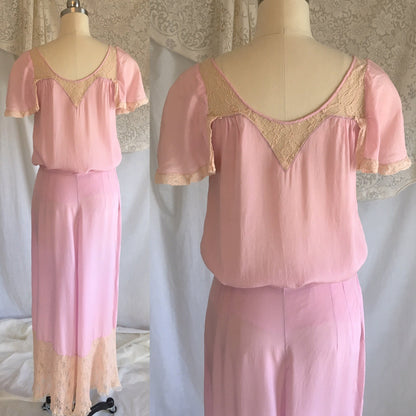 Vintage 1920's Pajama Set | Sheer Lilac Purple Silk with Chantilly Lace & Silk Rosettes | Size S, M - Daggers & Dames