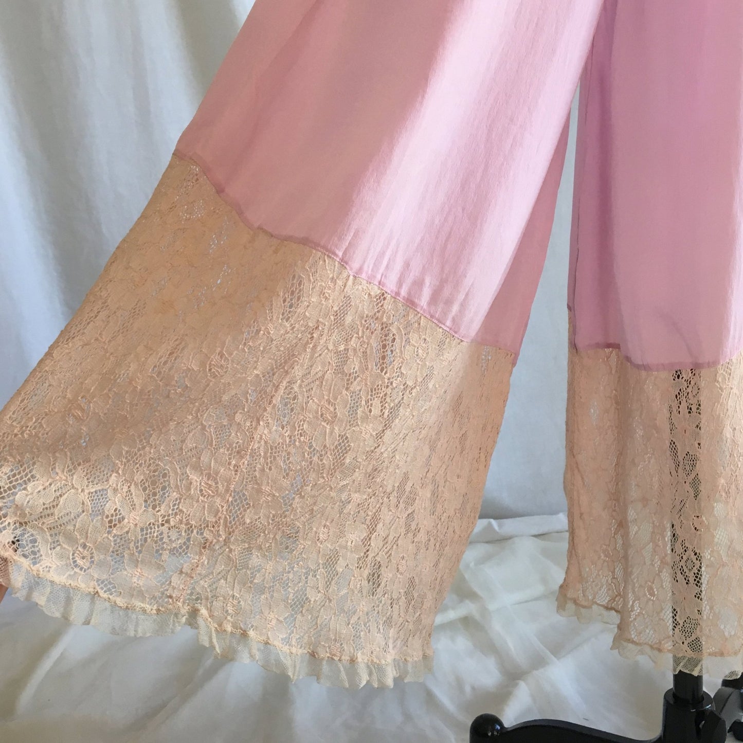 Vintage 1920's Pajama Set | Sheer Lilac Purple Silk with Chantilly Lace & Silk Rosettes | Size S, M - Daggers & Dames