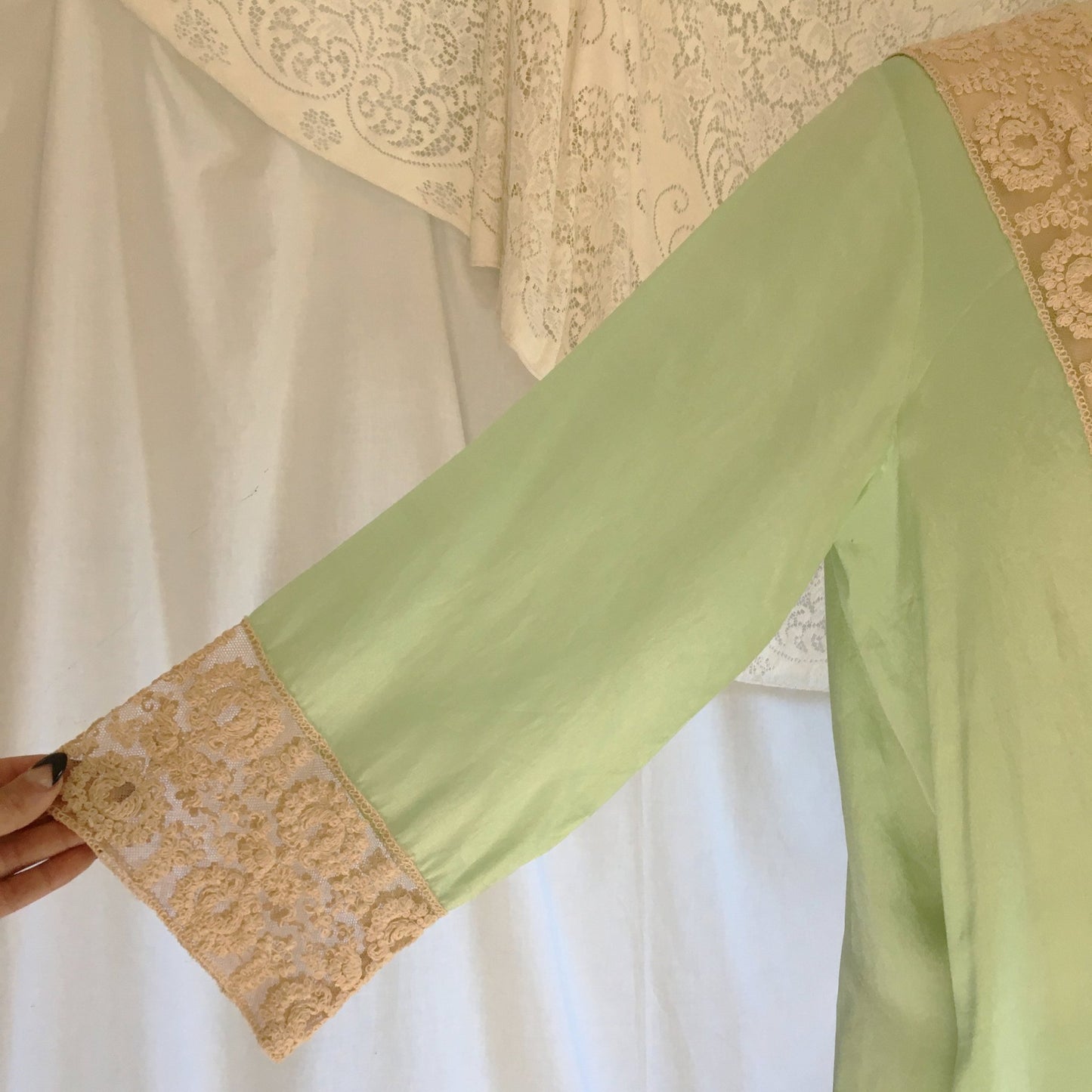 Vintage 1920's Robe | Mint Green Silk Crepe with Chiffon Ruffles & Tambour Lace | Size Free - Daggers & Dames