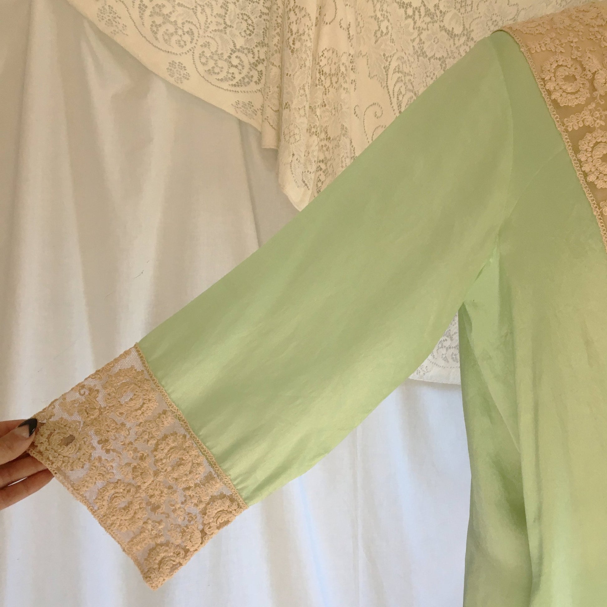 Vintage 1920's Robe | Mint Green Silk Crepe with Chiffon Ruffles & Tambour Lace | Size Free - Daggers & Dames