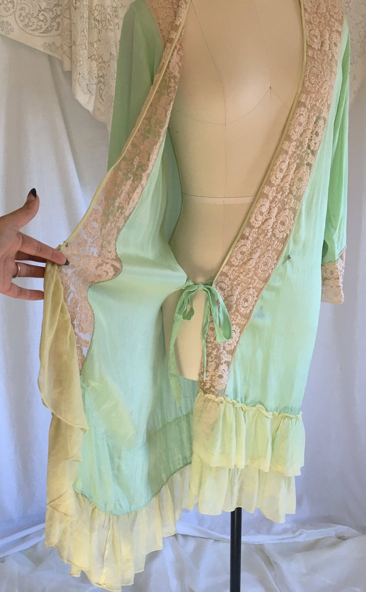 Vintage 1920's Robe | Mint Green Silk Crepe with Chiffon Ruffles & Tambour Lace | Size Free - Daggers & Dames