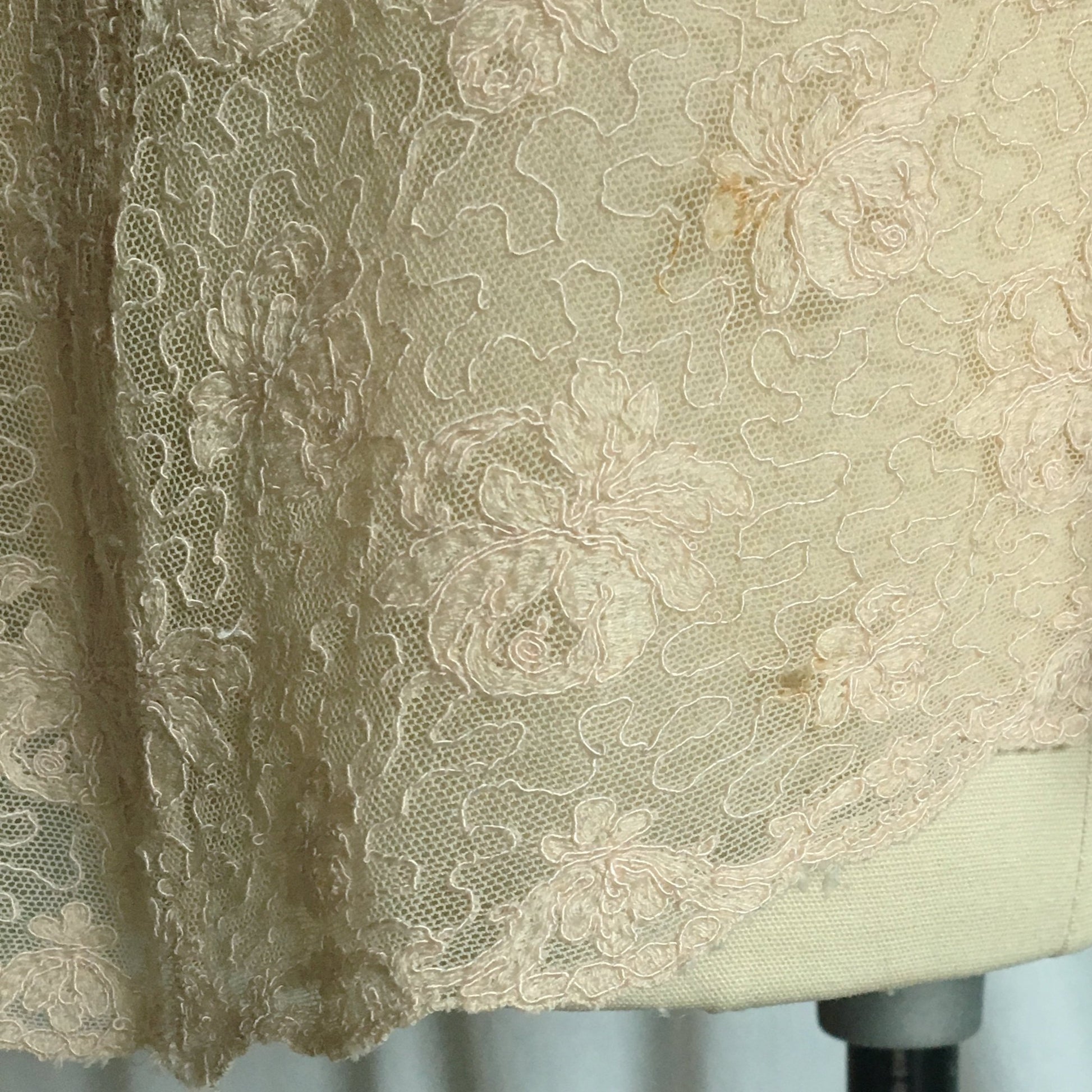 Vintage 1920's Step In Chemise | French Ivory Tambour Lace Tulle with Pale Pink Silk | Size M, LG - Daggers & Dames