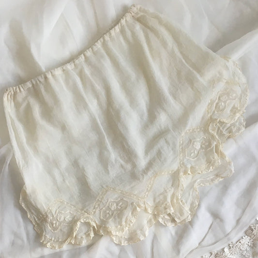 Vintage 1920's Tap Pants | Ivory Sheer Muslin Cotton with Lace Skirt | Size M, LG, XLG - Daggers & Dames