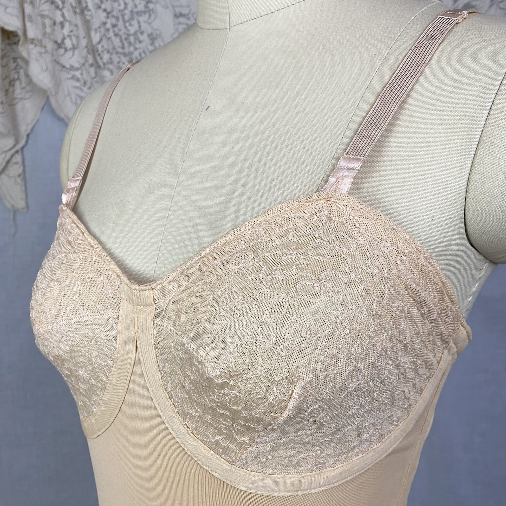 Vintage 1930's All in One Girdle | Rosey Nude Rayon Knit with Lace & Detachable Garters | Size 34 XS, S | Carter's - Daggers & Dames