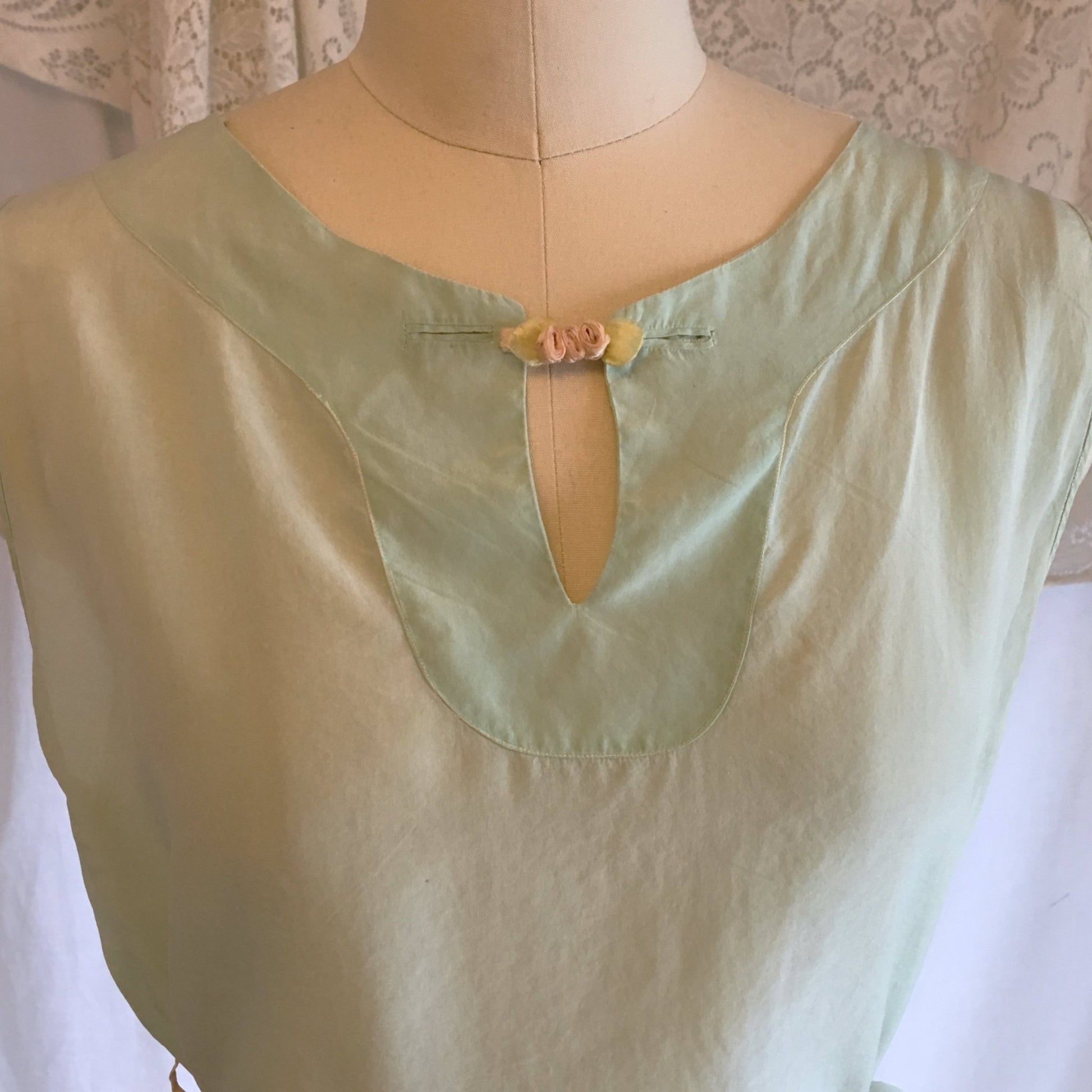 Vintage 1930's Beach Pajama Set | Mint Green Silk Crepe de Chine with Silk Rosette | Size XS - Daggers & Dames