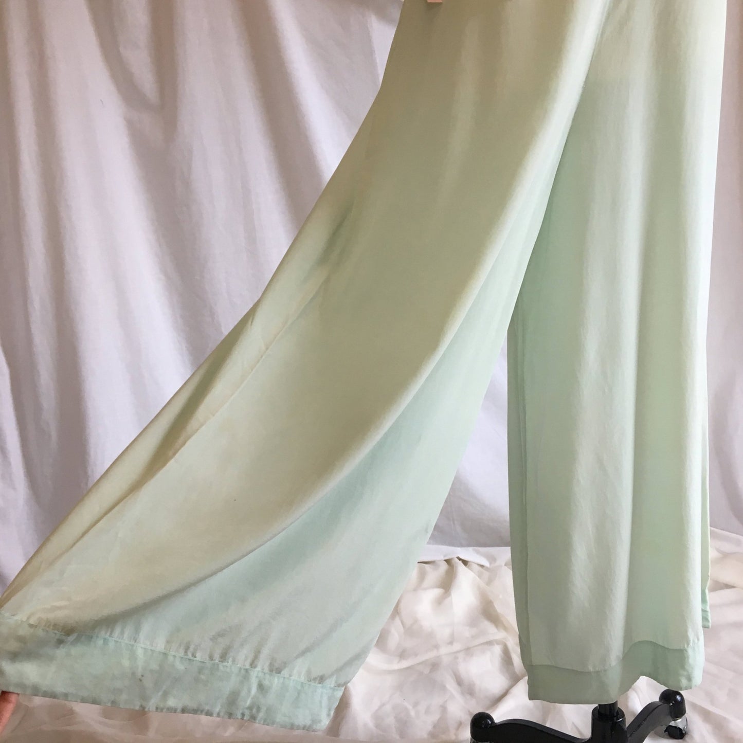 Vintage 1930's Beach Pajama Set | Mint Green Silk Crepe de Chine with Silk Rosette | Size XS - Daggers & Dames