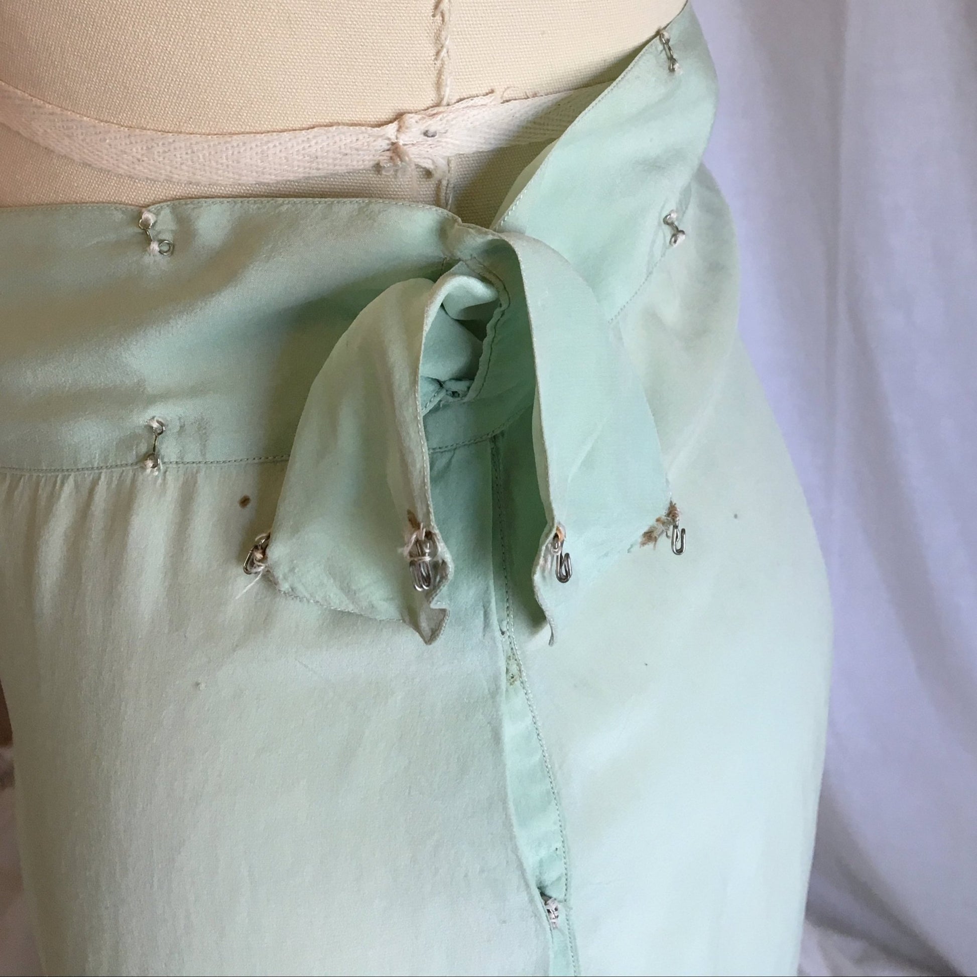 Vintage 1930's Beach Pajama Set | Mint Green Silk Crepe de Chine with Silk Rosette | Size XS - Daggers & Dames