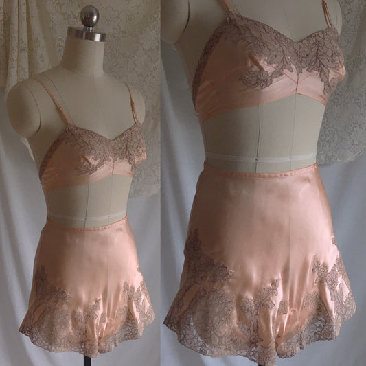 Vintage 1930's Bra & Tap Pants Set | Rose Gold Silk with Taupe Alençon Lace | Carolyn, Paris, New York | Size XXS - Daggers & Dames
