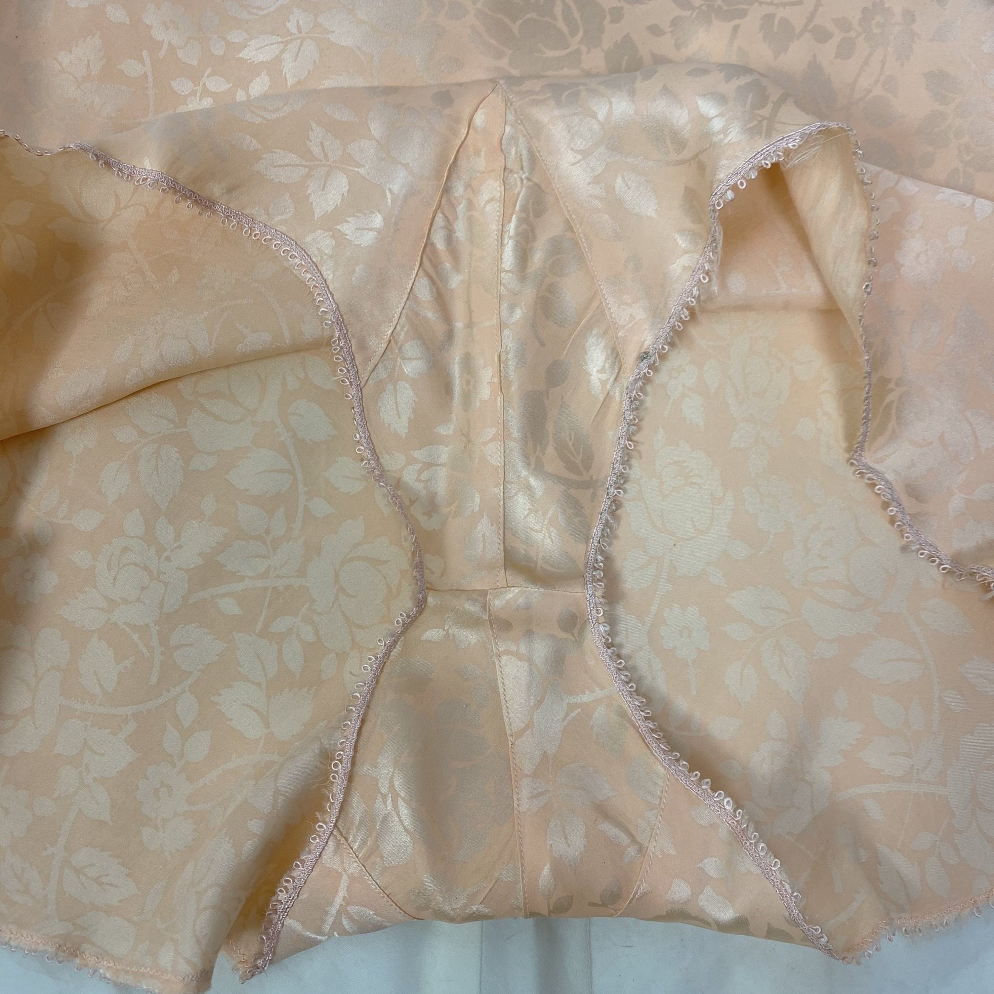 Vintage 1930's Bralette & Tap Pant Lingerie Set | Pale Peachy Pink Silk with Silver Rose Jacquard | Size S, M, 34 B - Daggers & Dames