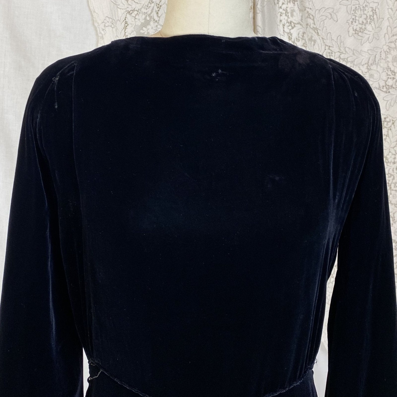 Vintage 1930's Dress | Deep Black Silk Velvet with Gold Lamé Sleeves | Size S, M | Roy H. Bjorkman - Daggers & Dames