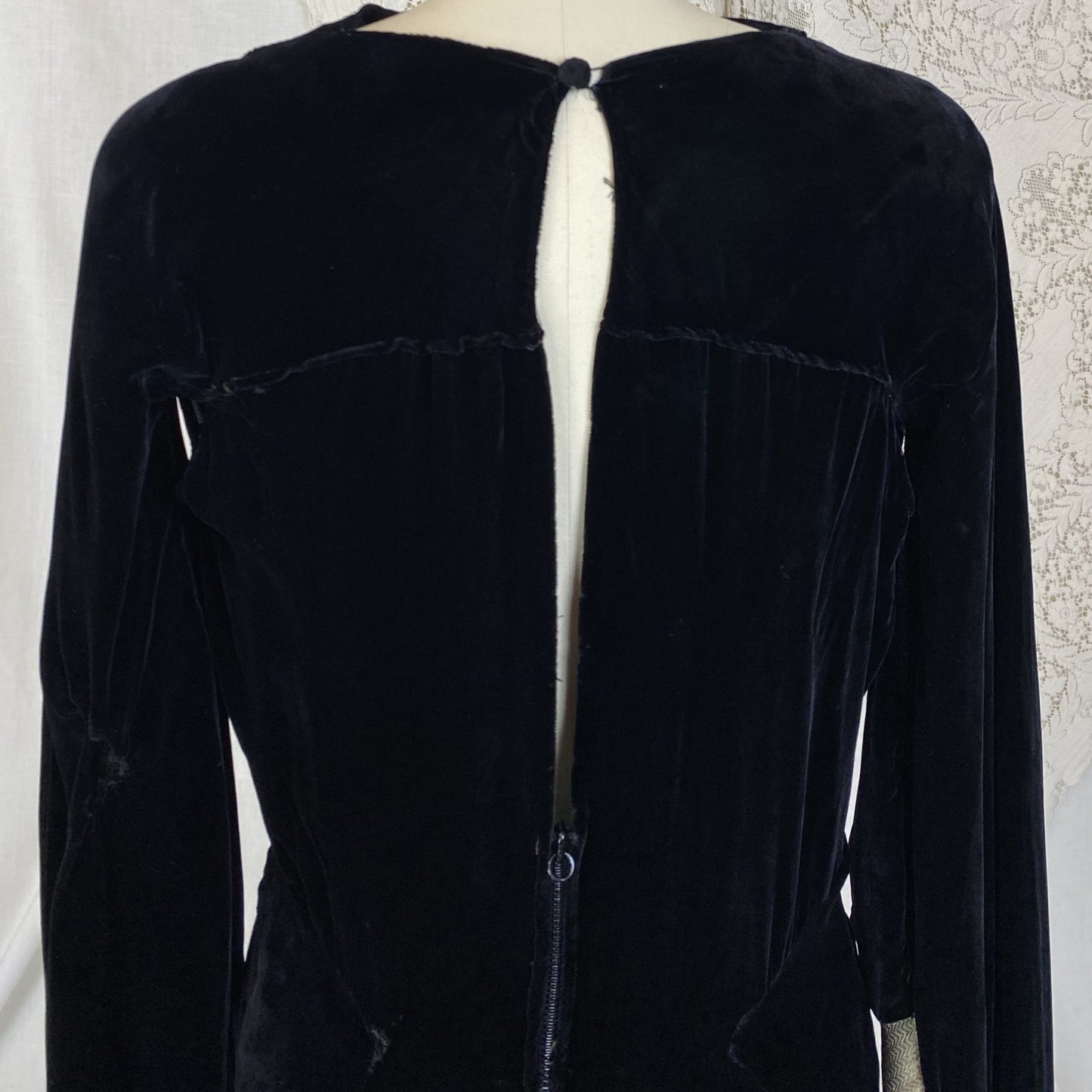 Vintage 1930's Dress | Deep Black Silk Velvet with Gold Lamé Sleeves | Size S, M | Roy H. Bjorkman - Daggers & Dames