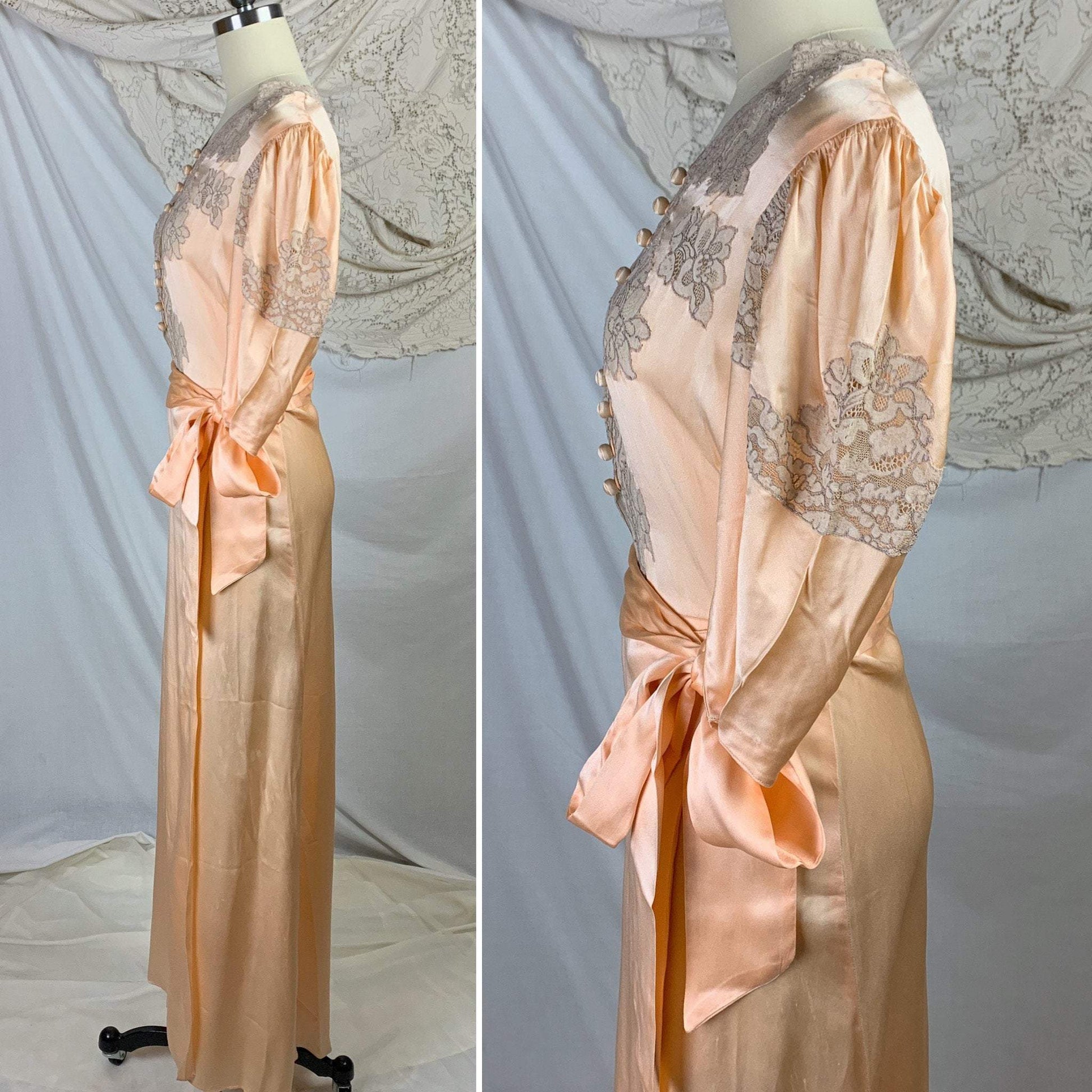 Vintage 1930's Dressing Gown Robe | Rich Peach Silk Charmeuse with Nude Alençon Lace | Size M | Famous Barr -Never Worn - Daggers & Dames