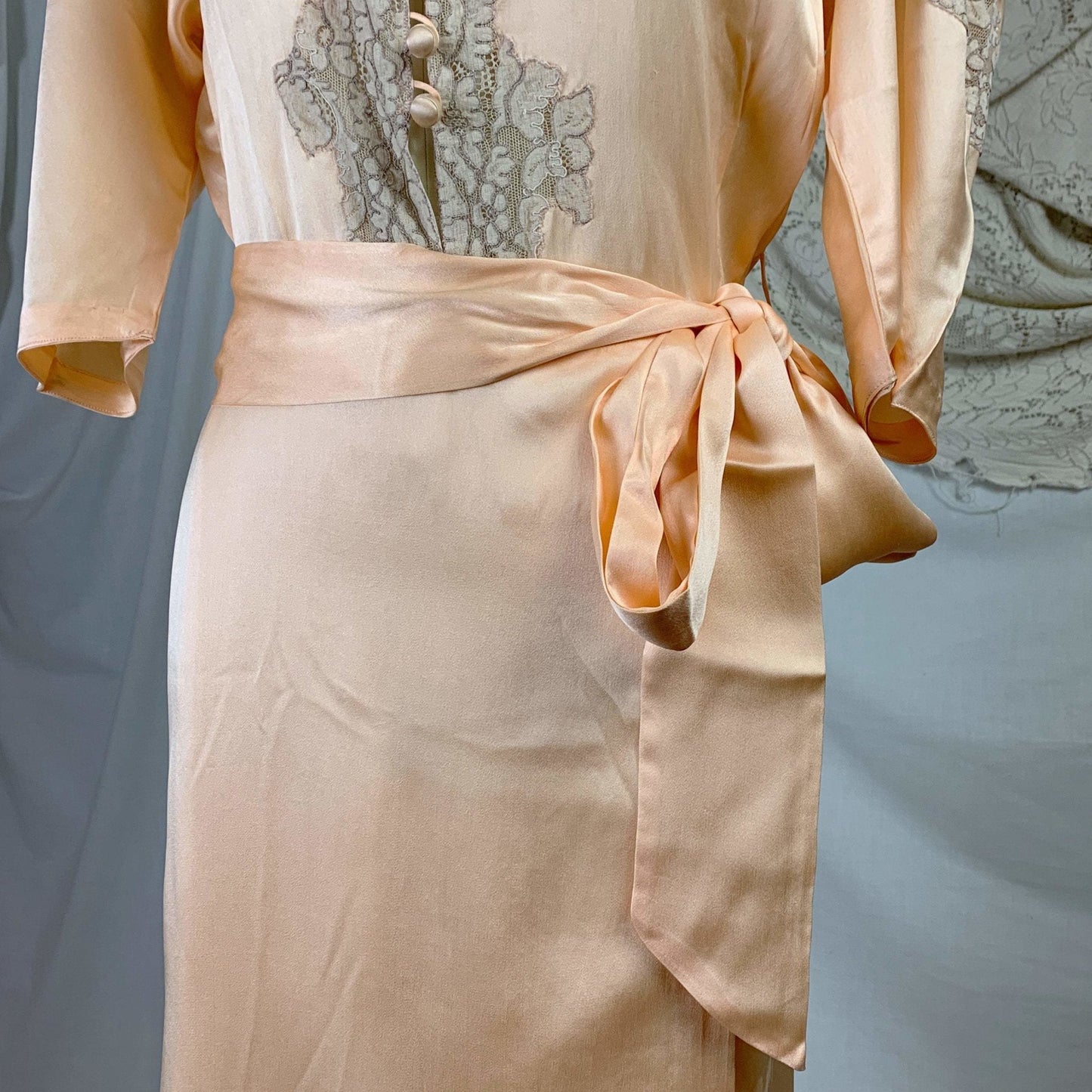 Vintage 1930's Dressing Gown Robe | Rich Peach Silk Charmeuse with Nude Alençon Lace | Size M | Famous Barr -Never Worn - Daggers & Dames