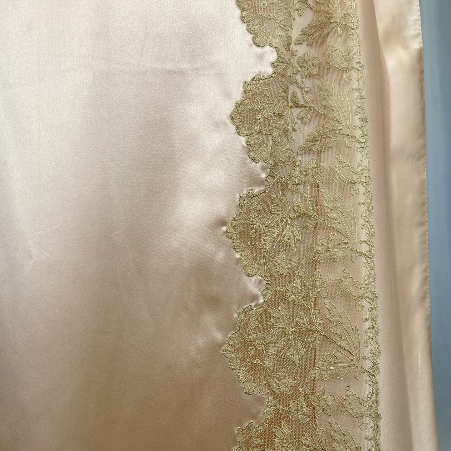 Vintage 1930's Dressing Gown Robe | Rose Gold Silk Charmeuse with Nude Tambour Lace | Size S, M, L -Never Worn - Daggers & Dames
