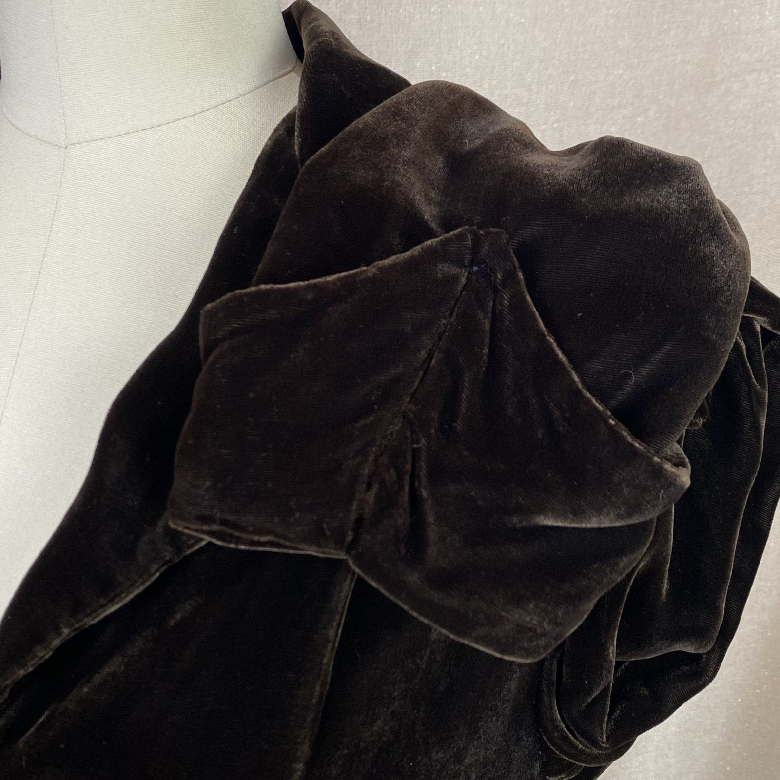 Vintage 1930's Jacket | Deep Mocha Brown Silk Velvet with Bias Cut & Peplum Waist | Size M, LG | Derry's - Daggers & Dames