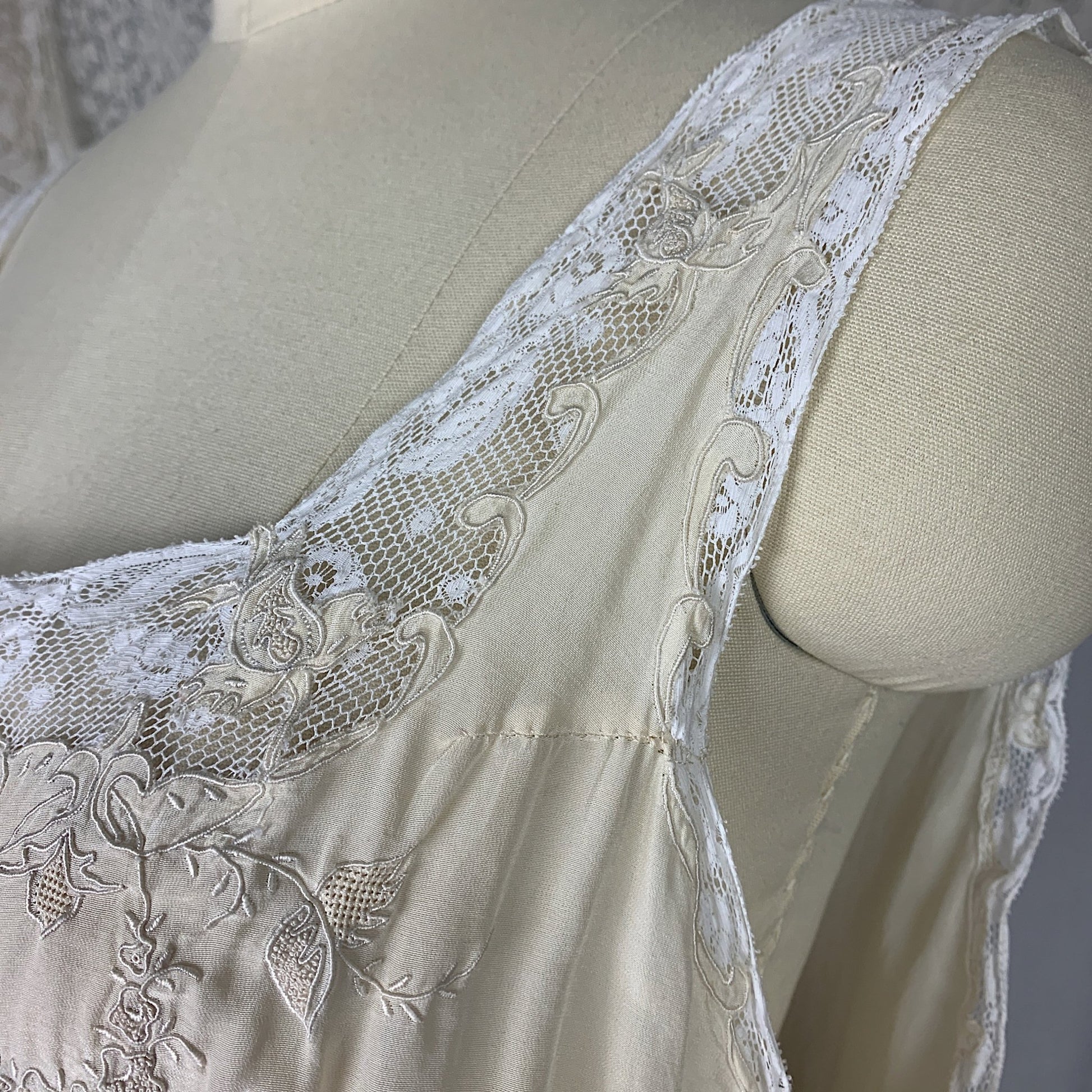 Vintage 1930's Nightgown | Buttermilk Silk with White lace & Floral Wreath Embroidery | Size S, M | Made in China - Daggers & Dames