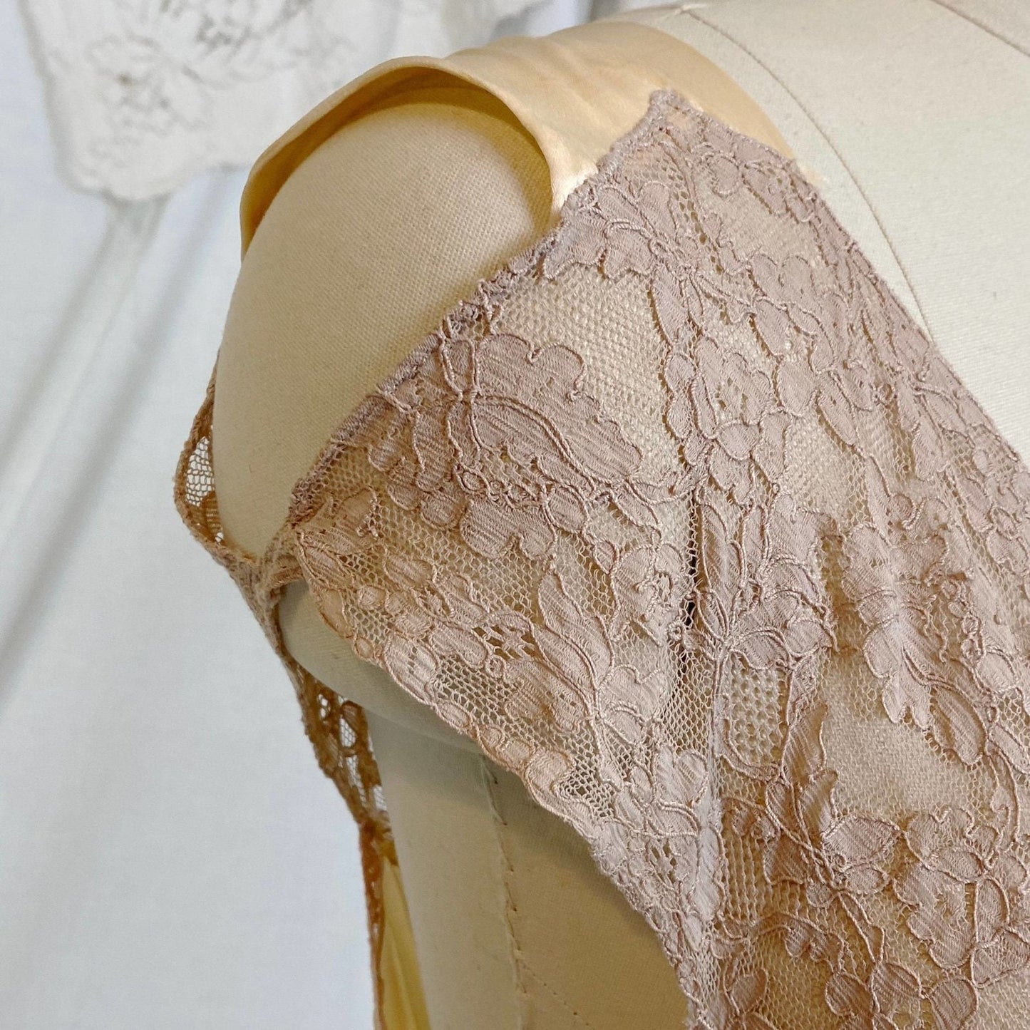 Vintage 1930's Nightgown | Champagne Silk with Mocha Lace & Cold Shoulder | Size M, LG - Daggers & Dames