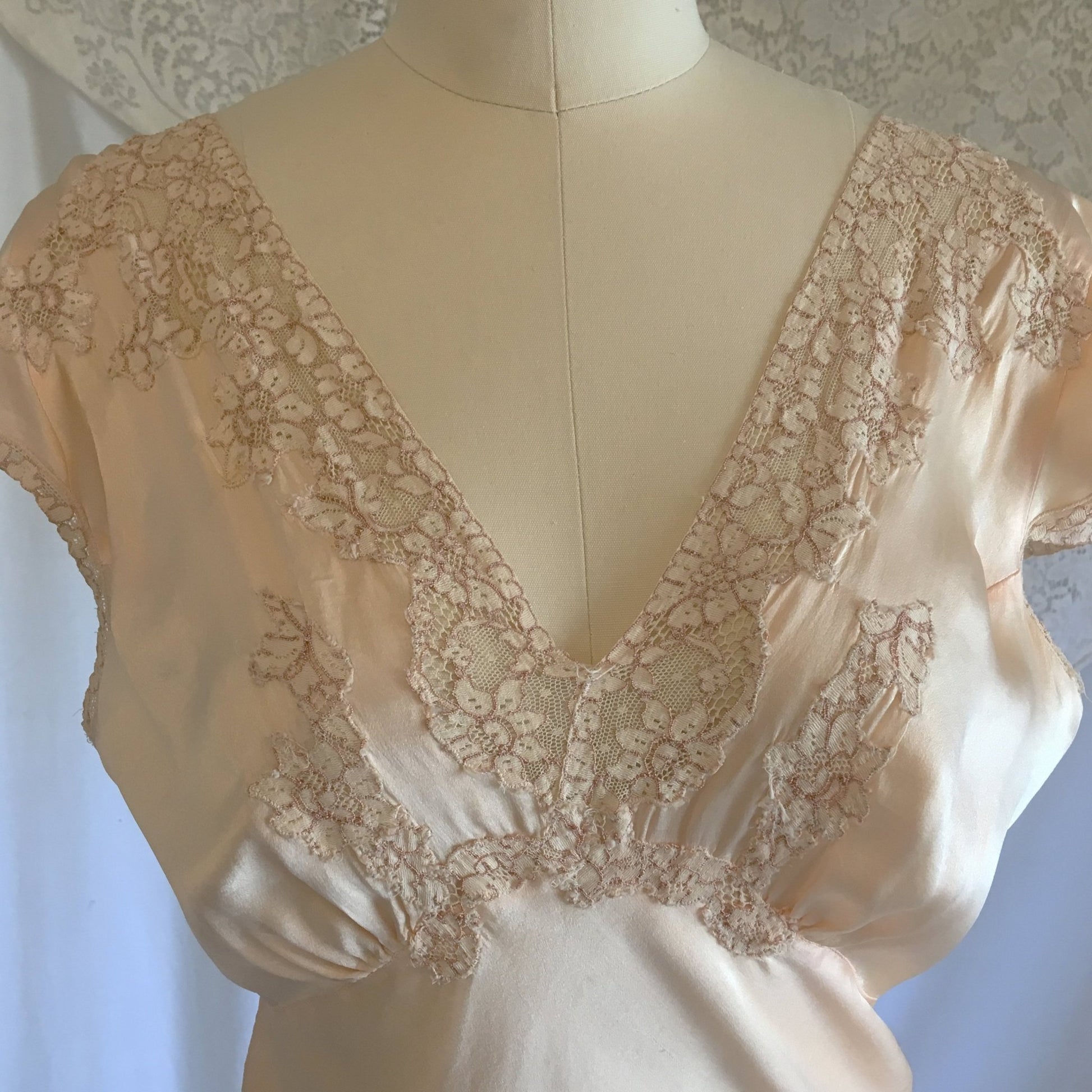 Vintage 1930's Nightgown | Pale Peach Silk with Embroidered Alençon Lace | Size XS, S - Daggers & Dames